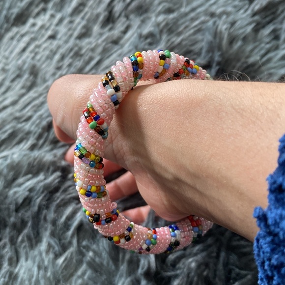 Pale Pink Spiral Colourful Beaded Bangle Bracelet - Picture 4 of 17